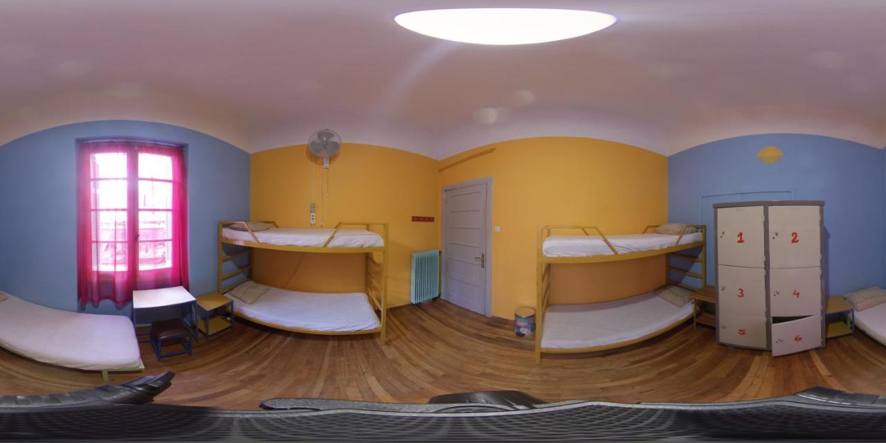 Pagration Youth Hostel Атина Екстериор снимка