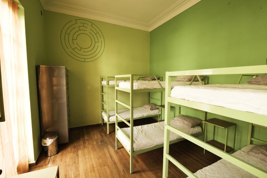 Pagration Youth Hostel Атина Екстериор снимка