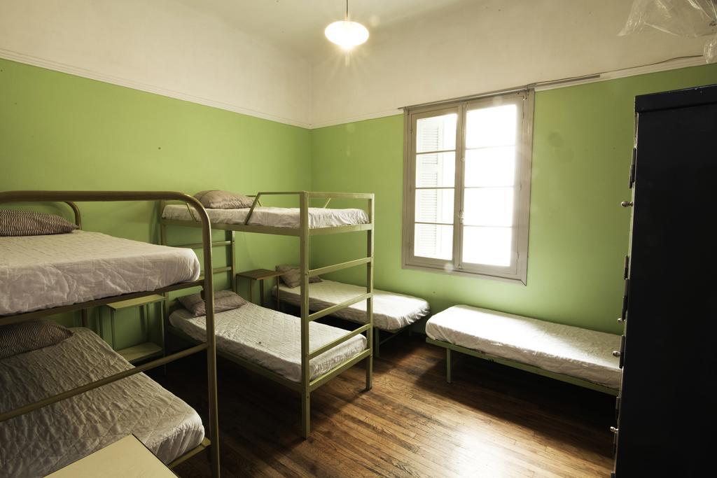 Pagration Youth Hostel Атина Екстериор снимка