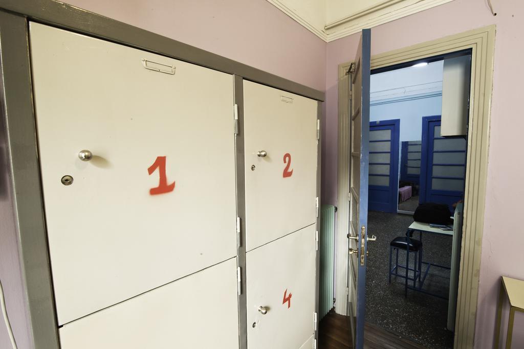 Pagration Youth Hostel Атина Екстериор снимка