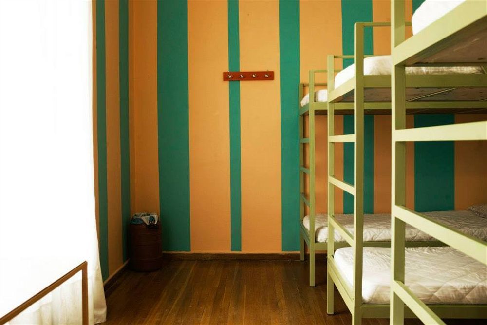 Pagration Youth Hostel Атина Екстериор снимка